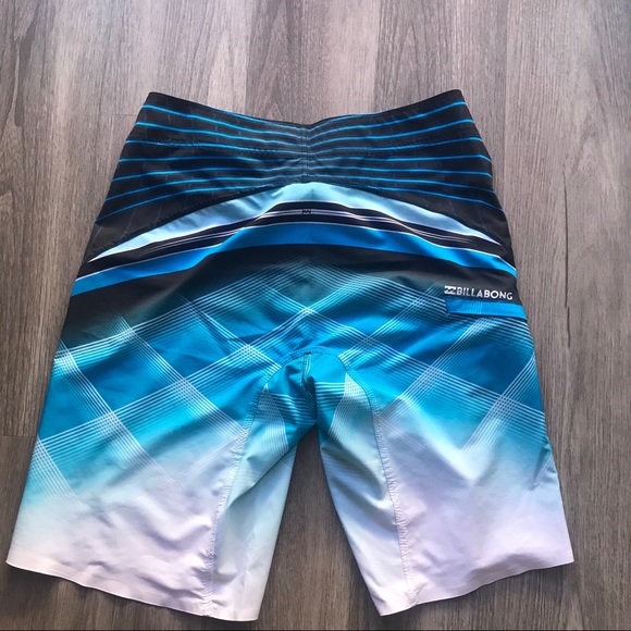 Billabong Platinum Board Shorts - Picture 2 of 3